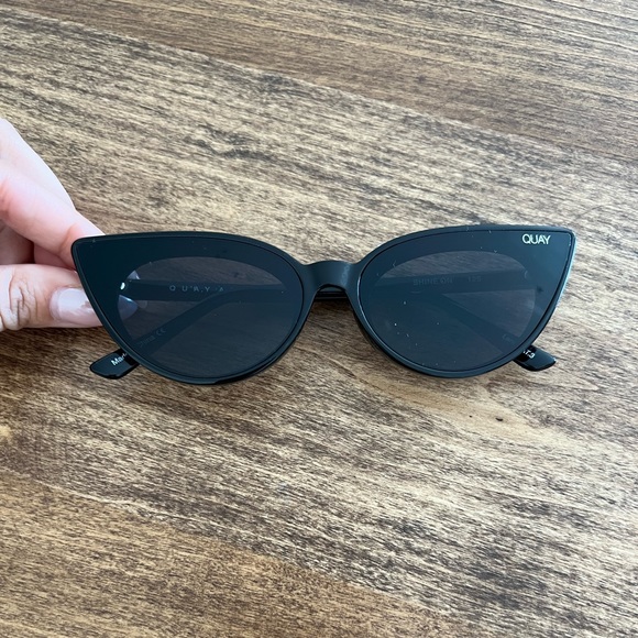 Quay Australia Black Retro Sunglasses - Picture 4 of 8